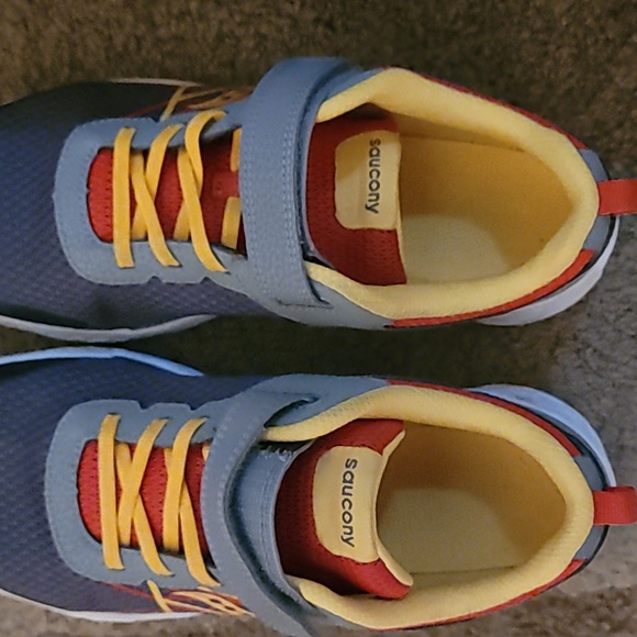 NWOT👩‍👦‍👦KIDS SHOES **ONLY WORN 1X** 👟 - Picture 3 of 7